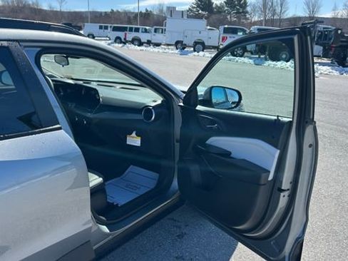 New 2026 Chevrolet Trax LT w/ Sunroof Package image 41