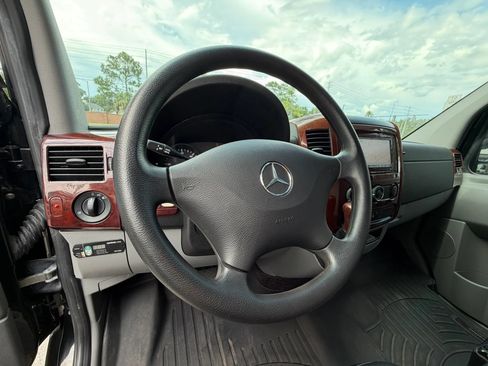 Used 2012 Mercedes-Benz Sprinter 2500 image 17