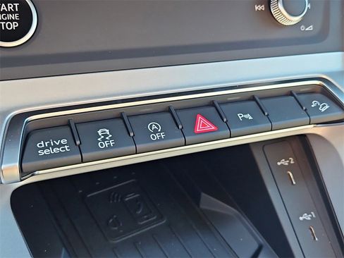 New 2025 Audi Q3 2.0T Premium image 9
