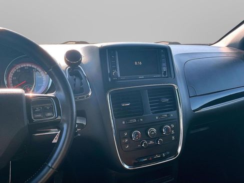 Used 2017 Dodge Grand Caravan SE FWD image 6