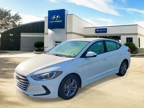 Used 2017 Hyundai Elantra SE image 2