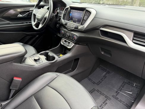 Used 2024 GMC Terrain SLT image 11