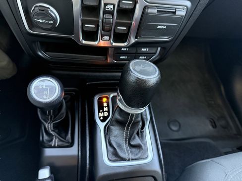 Used 2021 Jeep Wrangler Unlimited Sahara w/ Dual Top Group AWD/4WD image 27