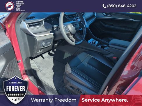 Used 2025 Jeep Grand Cherokee L Limited w/ Black Appearance Package AWD/4WD image 10