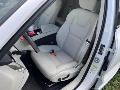 Used 2024 Volvo XC60 B5 Core w/ Protection Package Premier AWD/4WD image 4