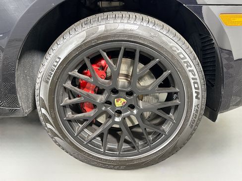 Used 2017 Porsche Macan Turbo w/ Premium Package Plus AWD/4WD image 32