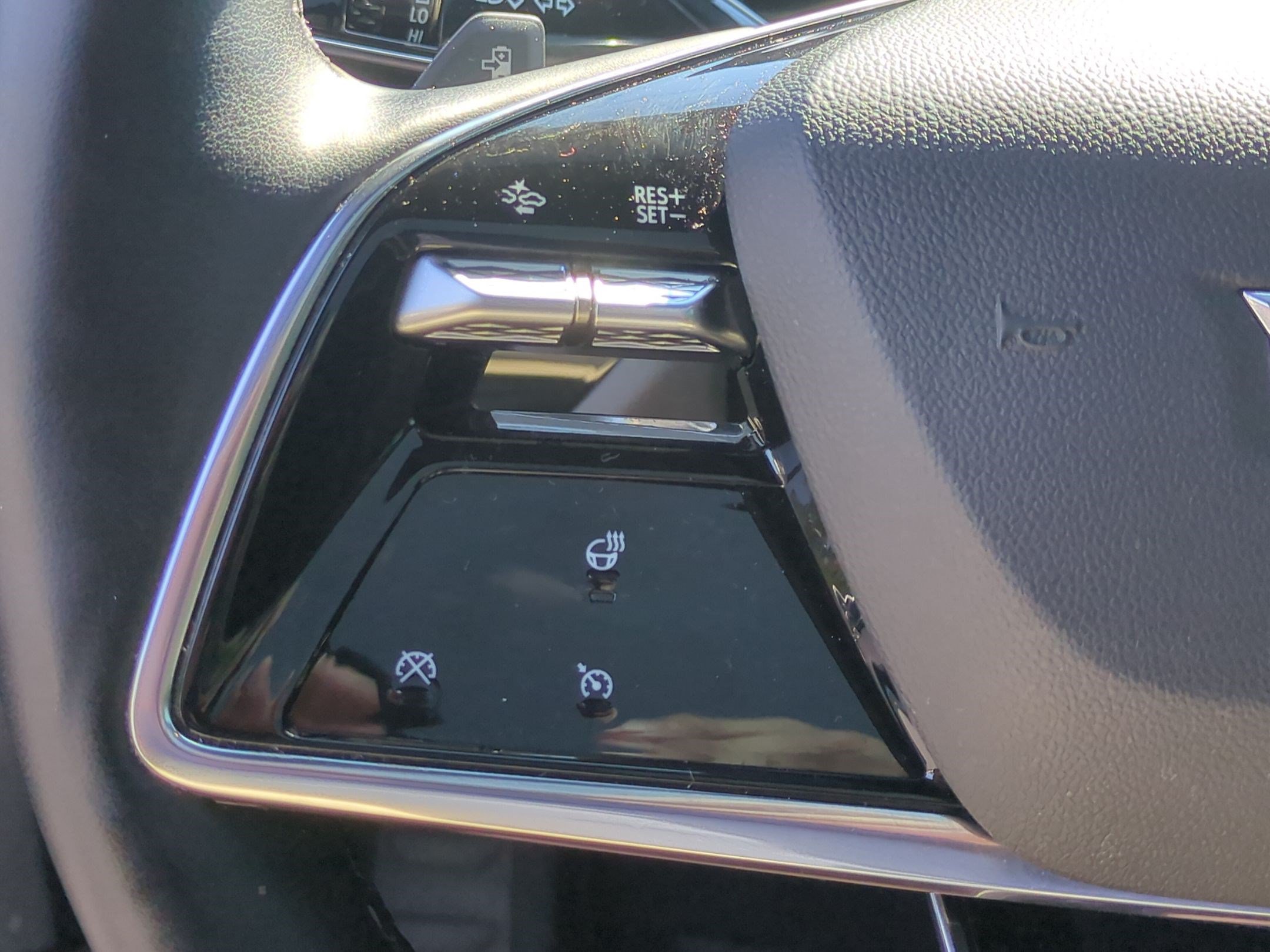 Used 2024 Cadillac Lyriq Sport w/ LPO, Floor Liner Package AWD/4WD image 18