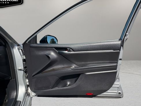 Used 2022 Toyota Camry SE w/ Cold Weather Package image 51