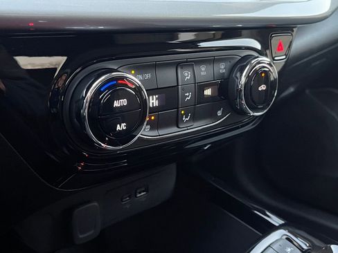 Used 2025 Chevrolet Trax LT w/ LT Convenience Package image 26