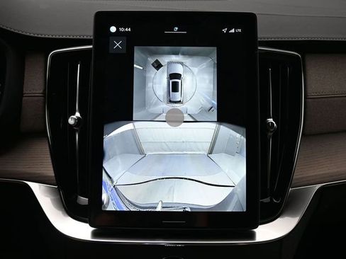 New 2026 Volvo XC90 B6 Plus w/ Protection Package Premier image 22