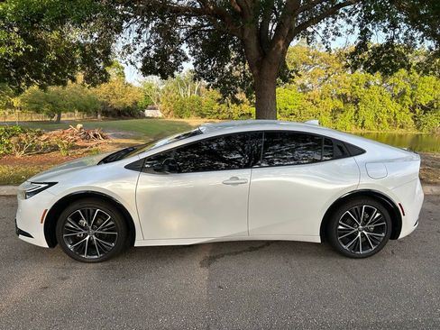 Used 2024 Toyota Prius XLE image 2