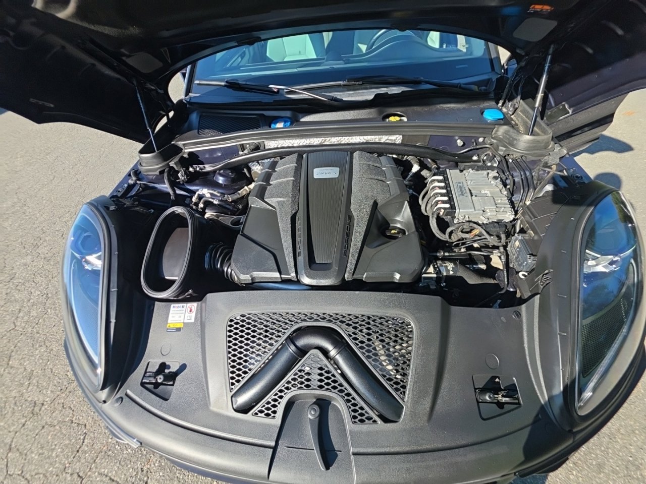 Used 2023 Porsche Macan S AWD/4WD image 14