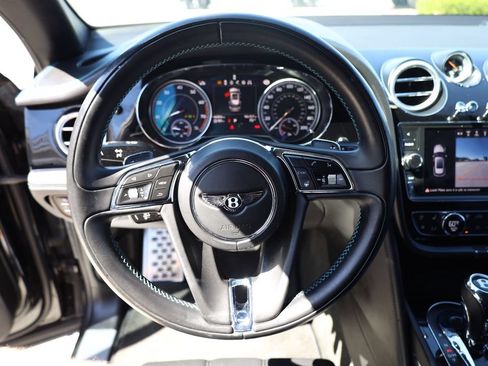 Used 2017 Bentley Bentayga AWD/4WD image 13