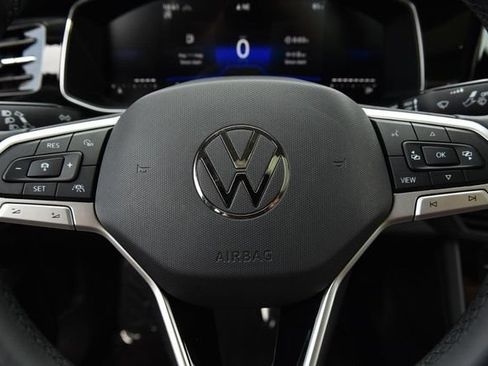 Certified 2026 Volkswagen Jetta SE w/ Black Wheel Package FWD image 19