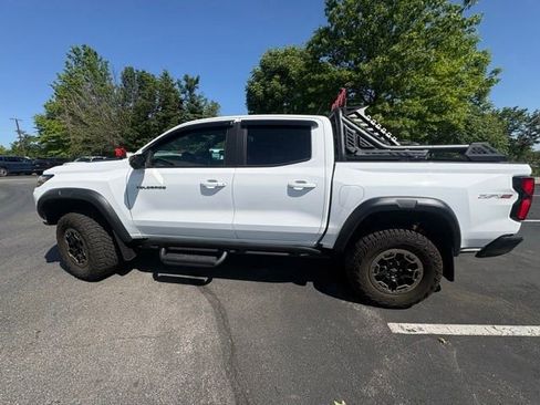 Used 2025 Chevrolet Colorado ZR2 w/ Technology Package AWD/4WD image 8