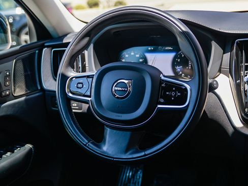 Used 2021 Volvo XC60 T5 Inscription FWD image 16