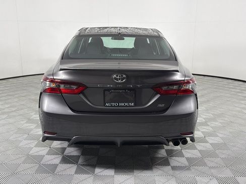 Used 2022 Toyota Camry SE FWD image 6