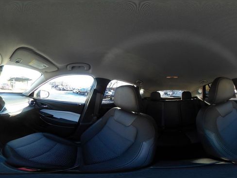 Used 2025 Chevrolet Trax LT image 36