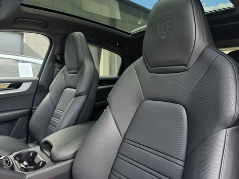Certified 2026 Porsche Cayenne S AWD/4WD image 5