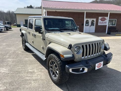 Used 2020 Jeep Gladiator Overland image 16