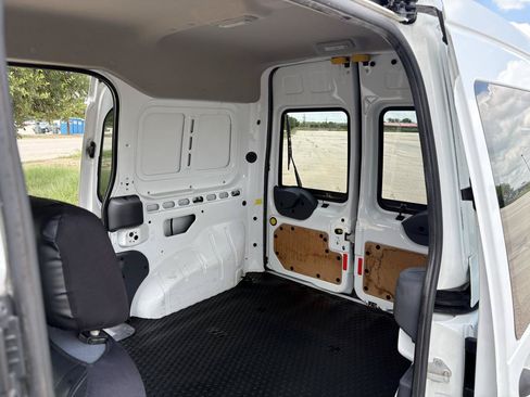 Used 2010 Ford Transit Connect XLT FWD image 18