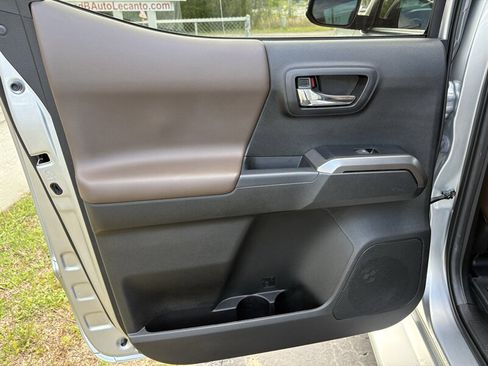 Used 2023 Toyota Tacoma Limited image 30