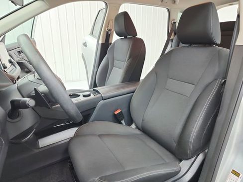 Used 2025 Nissan Rogue S image 19