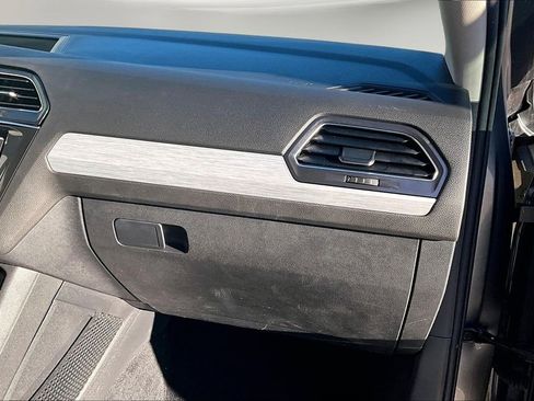 Used 2018 Volkswagen Tiguan S image 26