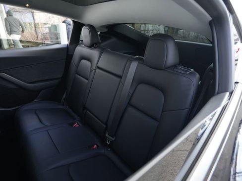 Used 2023 Tesla Model Y Long Range image 18