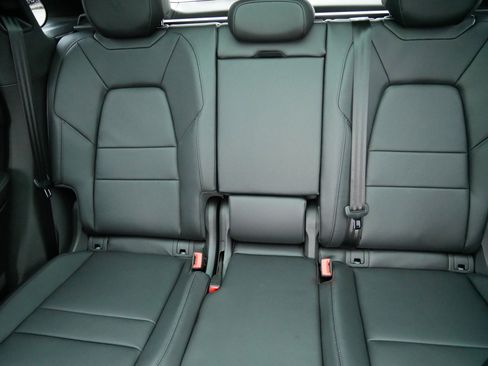 Used 2024 Porsche Cayenne image 13