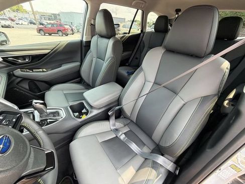 Certified 2025 Subaru Outback Onyx Edition w/ Tech Package 2 AWD/4WD image 13