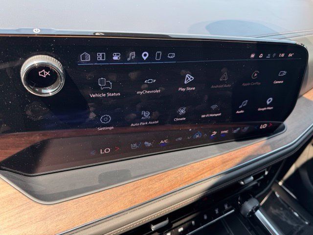 Used 2025 Chevrolet Suburban High Country AWD/4WD image 2
