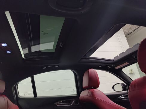 Certified 2022 Alfa Romeo Giulia Veloce image 8