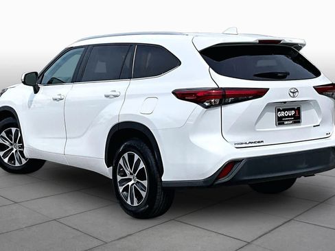 Used 2023 Toyota Highlander XLE FWD image 12