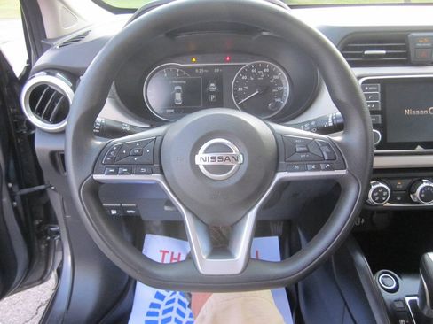 Used 2021 Nissan Versa SV FWD image 18