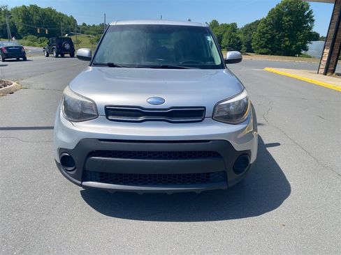 Used 2019 Kia Soul FWD image 2