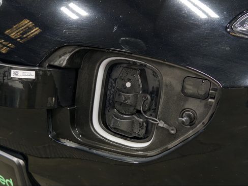 Used 2023 Hyundai Kona Limited w/ Cargo Package FWD image 5