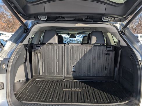 Certified 2024 Toyota Highlander XLE image 17