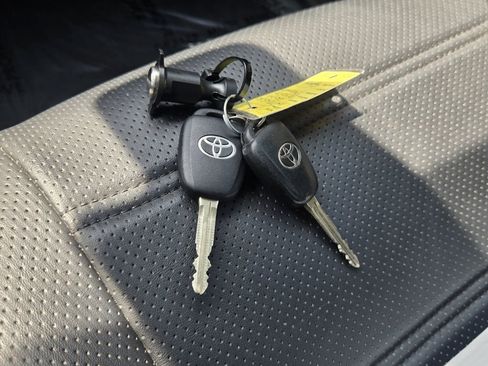 Used 2022 Toyota Tacoma SR w/ SR Convenience Package RWD image 16