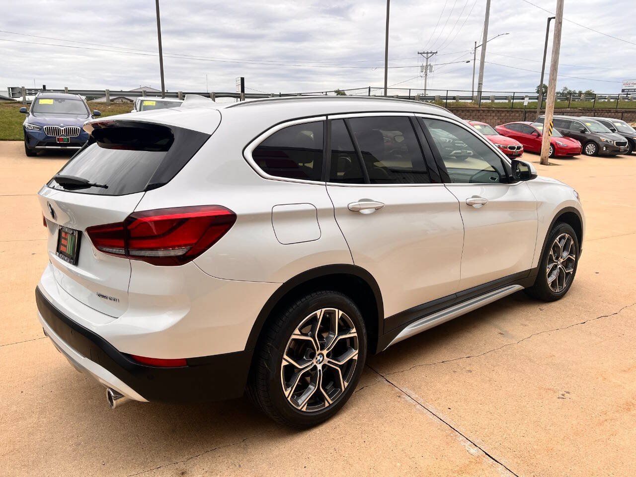 Used 2022 BMW X1 xDrive28i w/ Premium Package AWD/4WD image 5