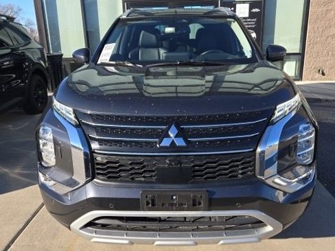 Used 2024 Mitsubishi Outlander 4WD Plug-In Hybrid image 6