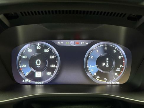 Used 2022 Volvo XC40 T4 Momentum FWD image 13