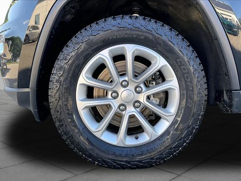 Used 2021 Jeep Grand Cherokee Laredo X AWD/4WD image 10