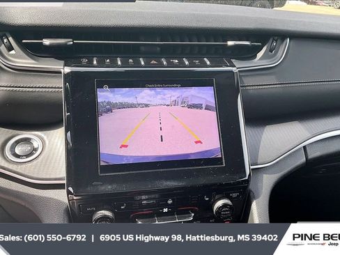 Used 2024 Jeep Grand Cherokee L Altitude image 15