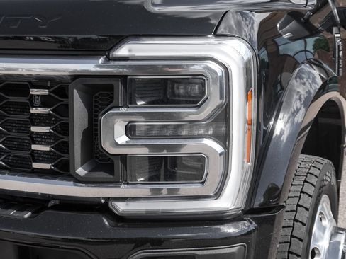 Used 2025 Ford F450 Platinum w/ FX4 Off-Road Package image 14