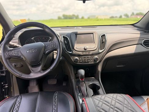 Used 2022 Chevrolet Equinox RS FWD image 12