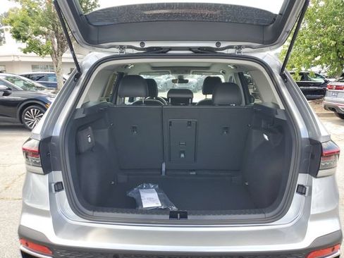Certified 2025 Volkswagen Taos SE w/ Panoramic Sunroof Package FWD image 14