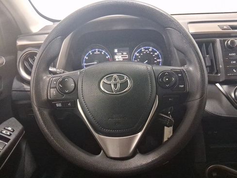 Used 2018 Toyota RAV4 LE FWD image 21