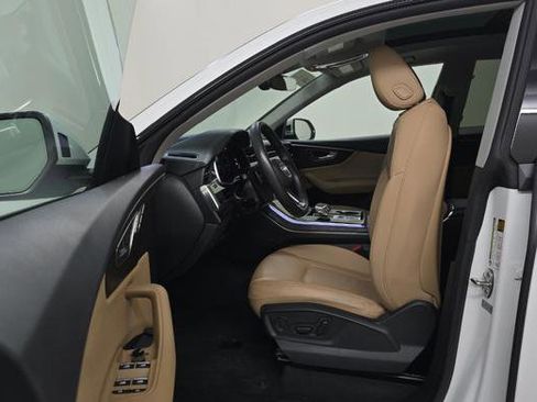 Used 2023 Audi Q8 Premium image 5