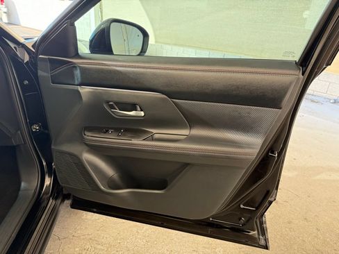 Used 2025 Nissan Kicks SR FWD image 16